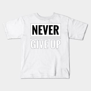 Never giv up Kids T-Shirt